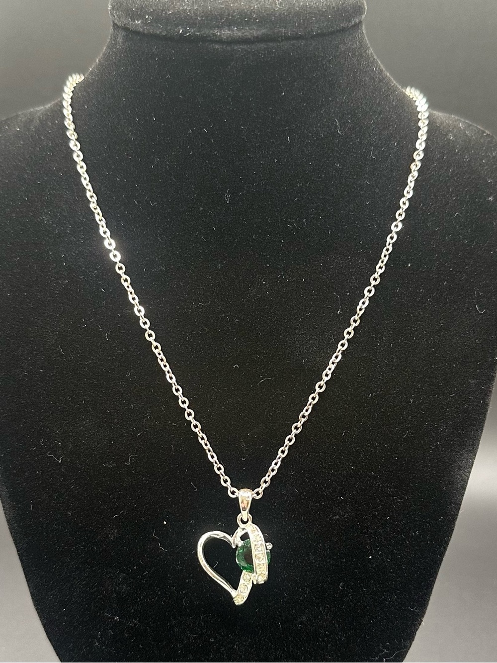 Avon Looping Open Heart Pendant Necklace Silver tone with Green Gem May Birthday
